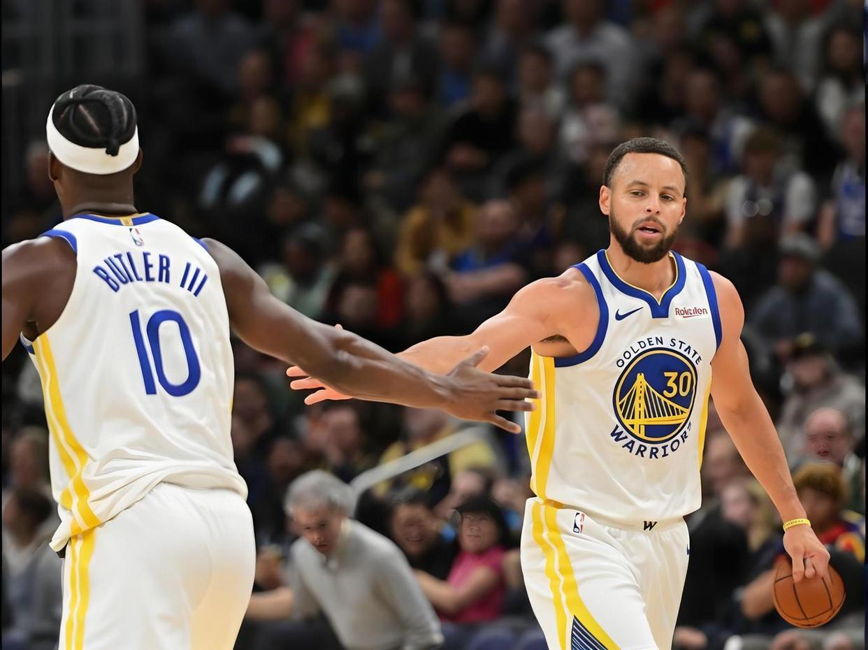 库里26+11+7 勇士大胜马刺