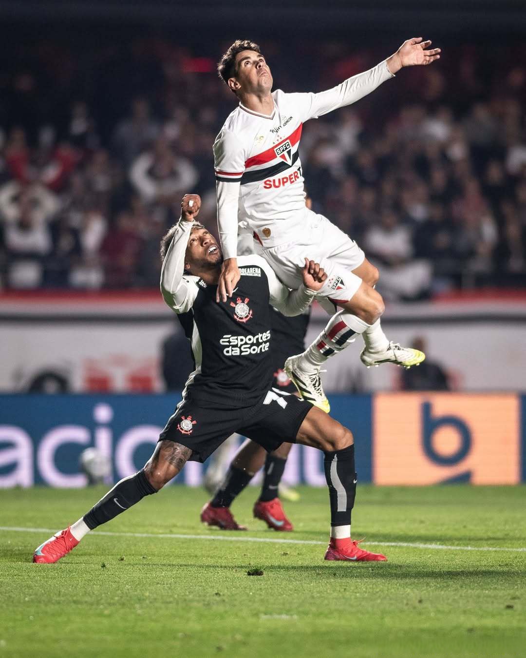 关于德国队在比赛中表现抢眼，积极向前推进的信息