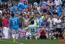实时娱乐资讯-国内足球联赛吸引众多球迷观看,场面火爆的原因