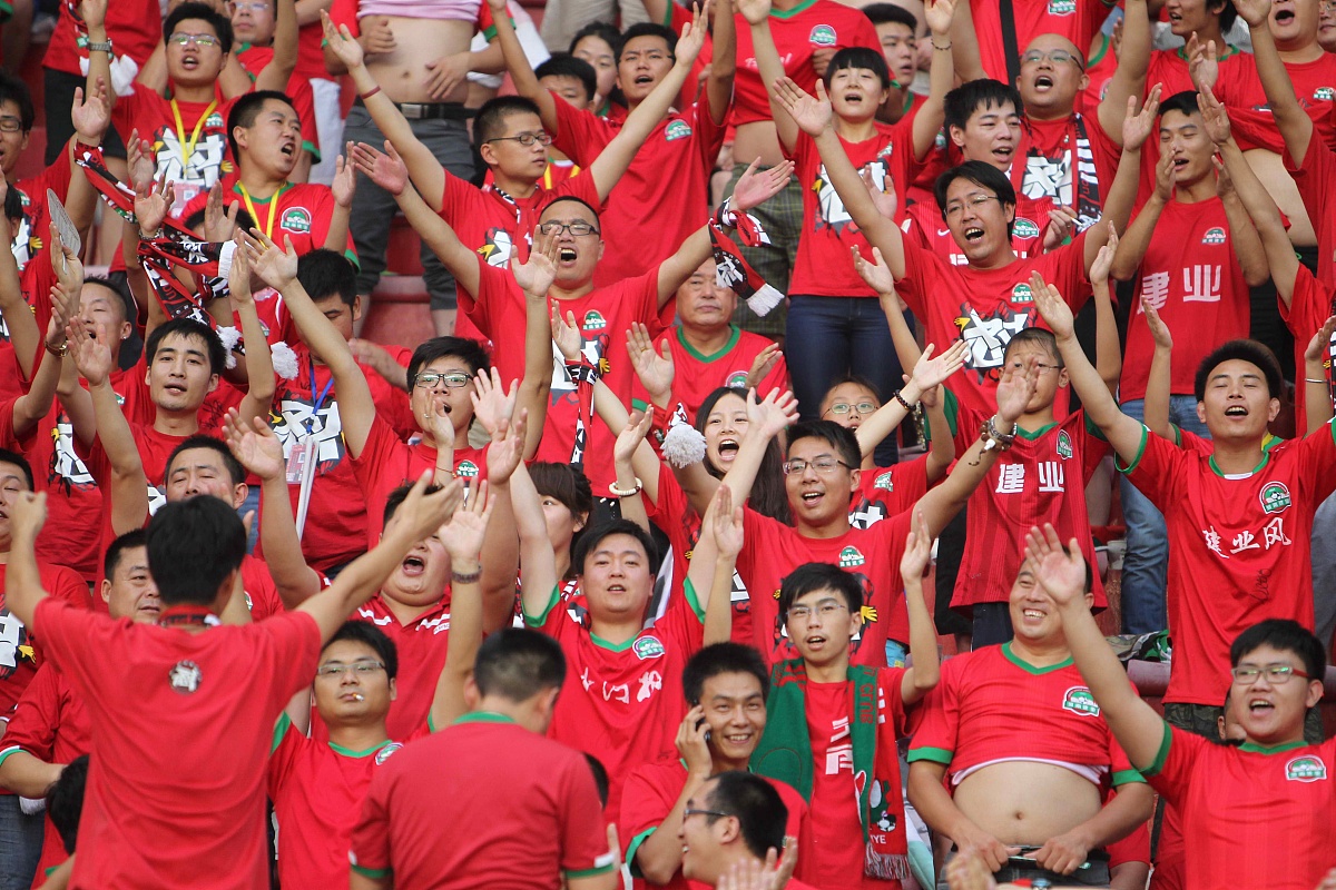 关于球场外的努力与拼搏！国足表现受到球迷肯定的信息