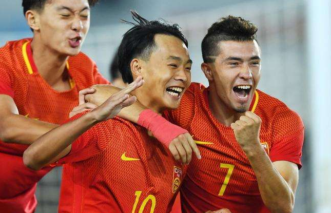 包含尼斯俱乐部签下新一名有潜力的球员的词条